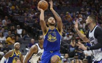 勇士命中28记三分追平季前赛记录 上次是火箭对上海