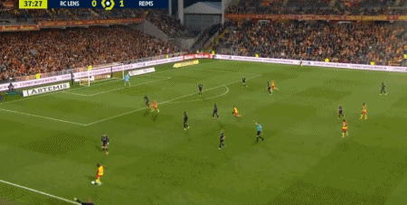 法甲赛报：巴洛贡破门 福法纳倒地射门 10人朗斯2-1逆转兰斯