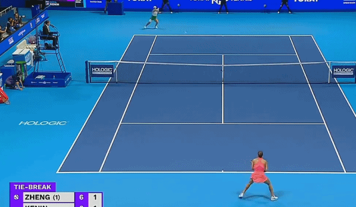 心态小崩!首盘抢七回球出界后,肯宁甩拍子宣泄情绪